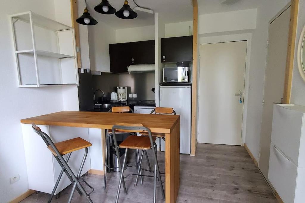 Appartement Dans Residence Avec Piscine La Londe-les-Maures Eksteriør bilde